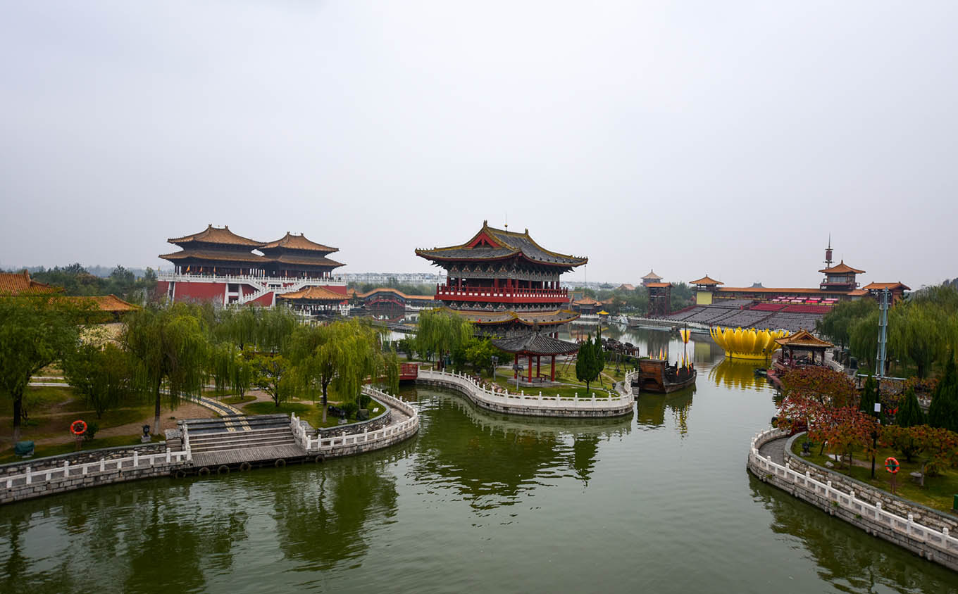 龙亭区红木牌匾定制：寺庙宗祠,园林景观,创意招牌,抱柱对联